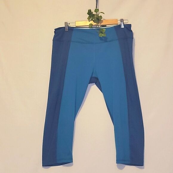 Marika. Athletic Capri Leggings. Size XL. EUC - Picture 2 of 7